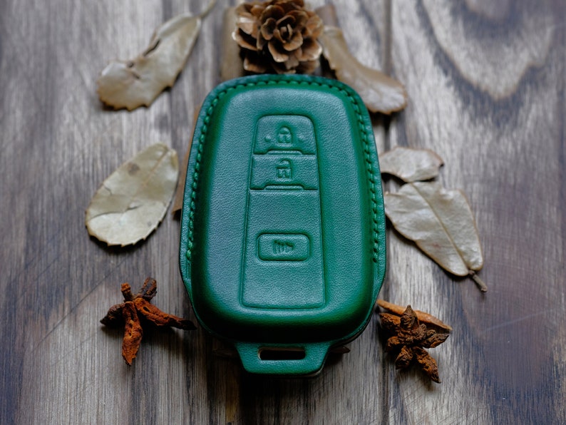 Personalized Leather Key Fob Cover For Toyota Highlander, C-HR, Prius, RAV4, ... Toyota Keychain Keyless Keyring Remotes, Gifts For Him