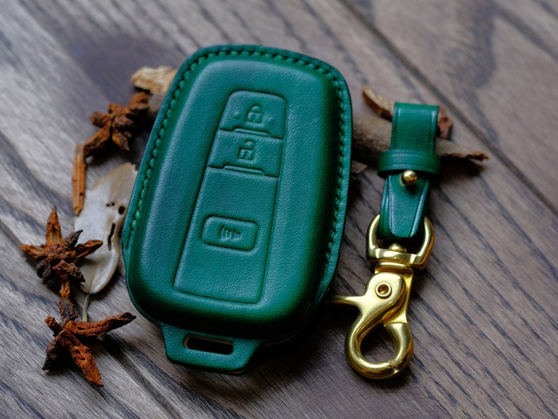 Personalized Leather Key Fob Cover For Toyota Highlander, C-HR, Prius, RAV4, ... Toyota Keychain Keyless Keyring Remotes, Gifts For Him