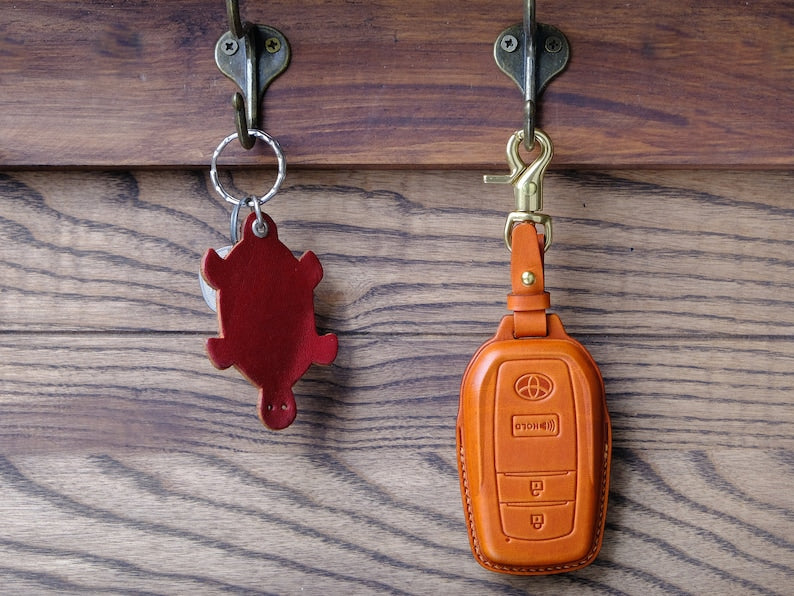 Toyota Prius 2023 2024 Key Fob Cover, Toyota Prius Smart Remote Key Case, Handmade Leather Key Cover For Toyota, Personalized Key Case