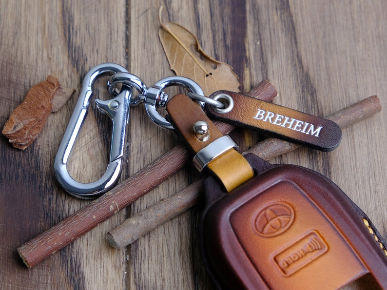 Toyota Corolla Cross Key Fob Cover (Patina), Handcarft Leather Key Case For Toyota Land Cruiser, Personalized Leather Keychain Initials Tag