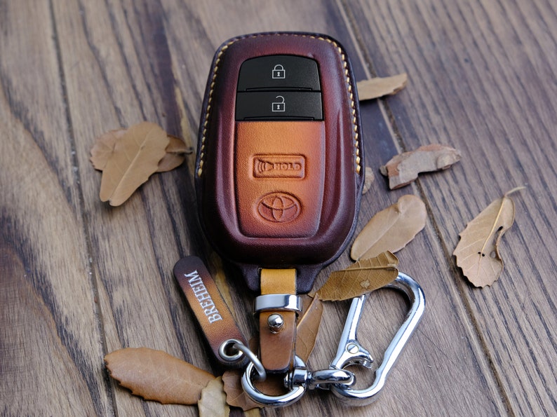Toyota Corolla Cross Key Fob Cover (Patina), Handcarft Leather Key Case For Toyota Land Cruiser, Personalized Leather Keychain Initials Tag